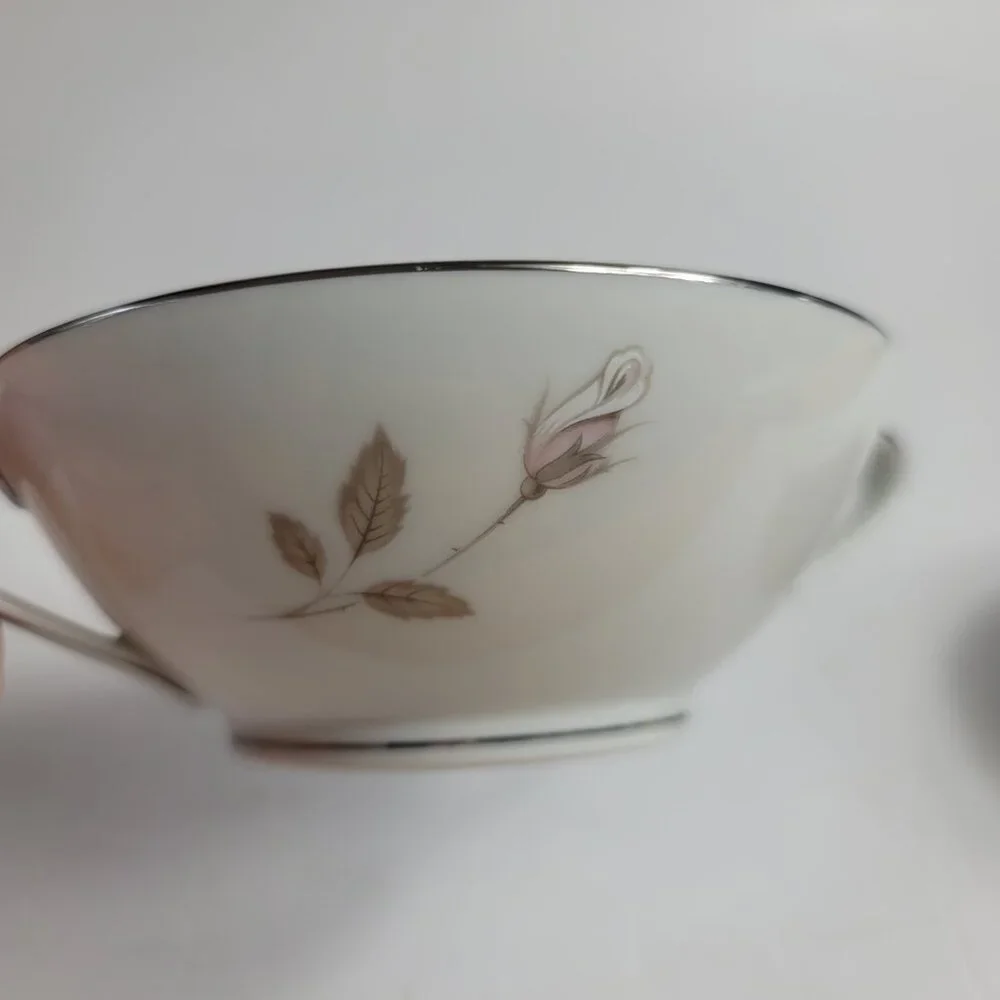 Noritake Sweet Talk Sugar Bowl & Lid White with Pink & White Roses